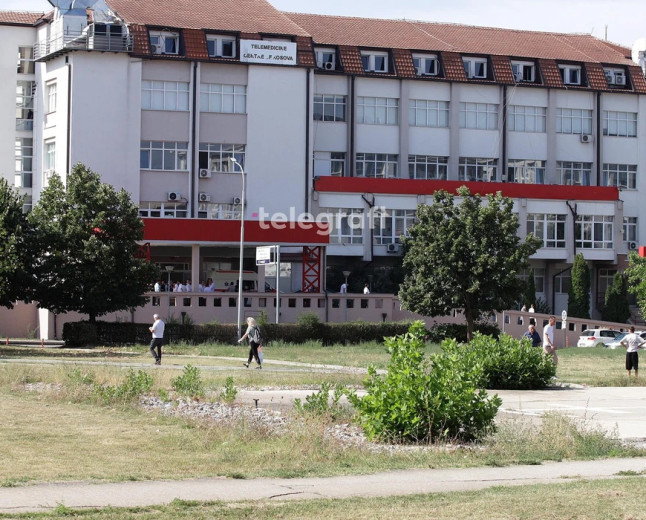 ​18-vjeçari i lënduar rëndë nga vinçi mbetet në Mjekimin Intensiv, gjendja e tij është stabile
