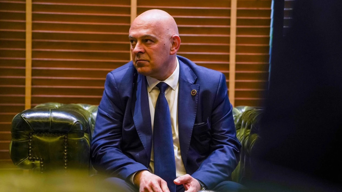 Gjini akuzon Kurtin dhe LVV-në për “grushtshtet të brendshëm”: Po uzurpojnë institucionet