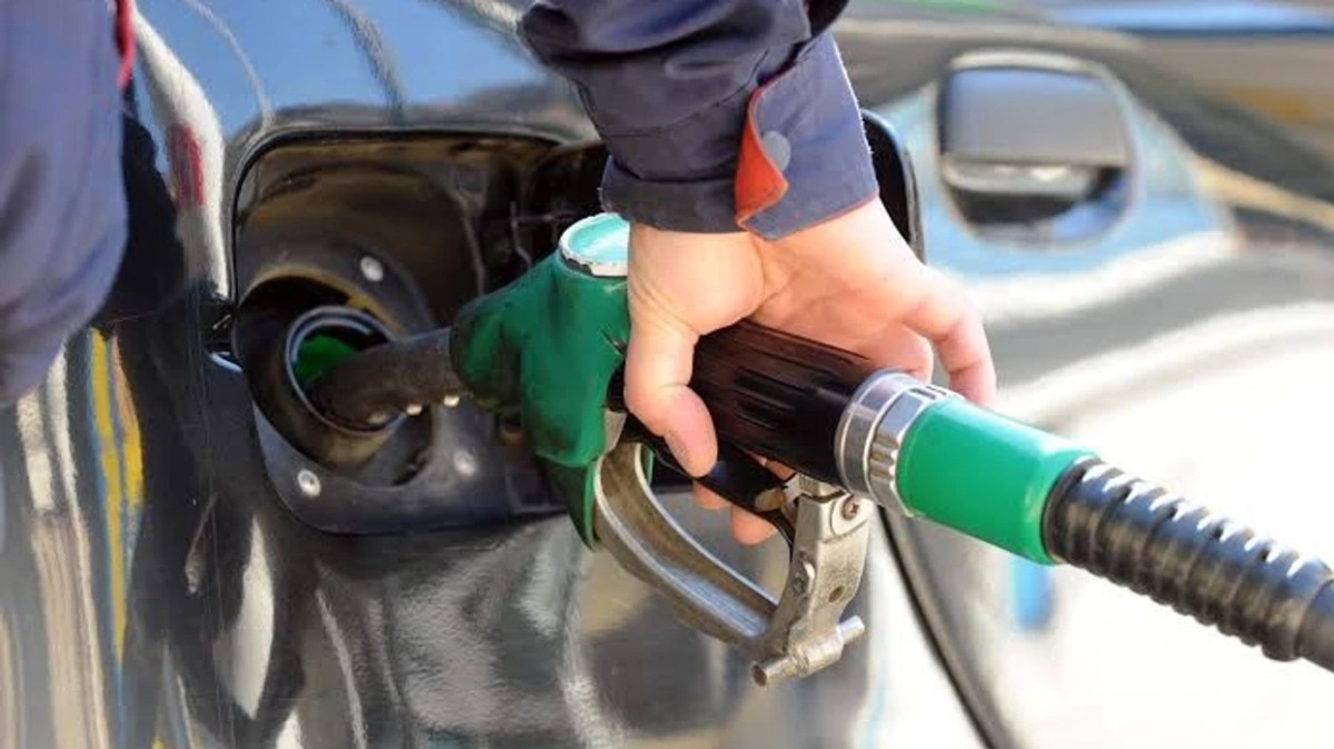 Rritet çmimi i naftës, benzina pëson ulje të lehtë
