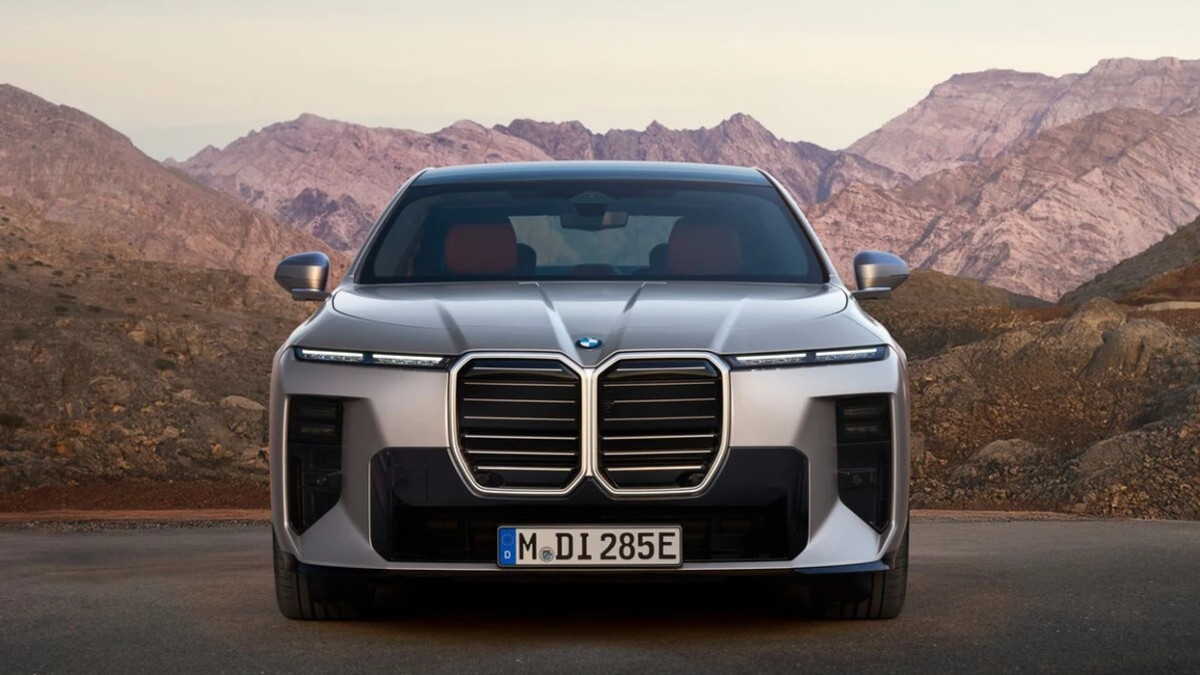 BMW nuk ndalet - modele të reja me benzinë, hibride dhe elektrike deri në 2027