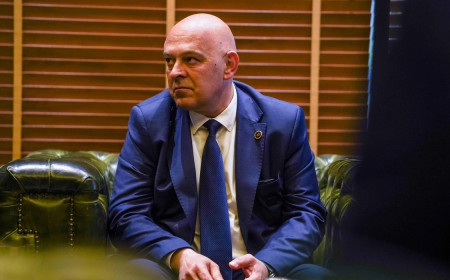 Gjini akuzon Kurtin dhe LVV-në për “grushtshtet të brendshëm”: Po uzurpojnë institucionet