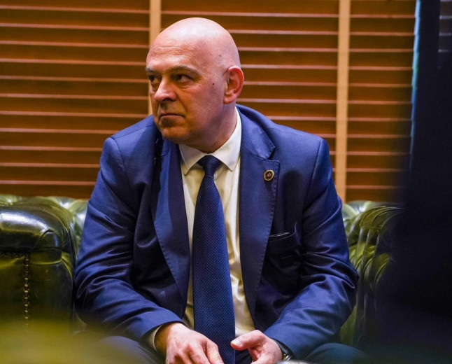 Gjini akuzon Kurtin dhe LVV-në për “grushtshtet të brendshëm”: Po uzurpojnë institucionet